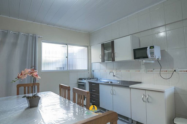Excelente casa em Bombinhas á 200mts do mar - WIFI