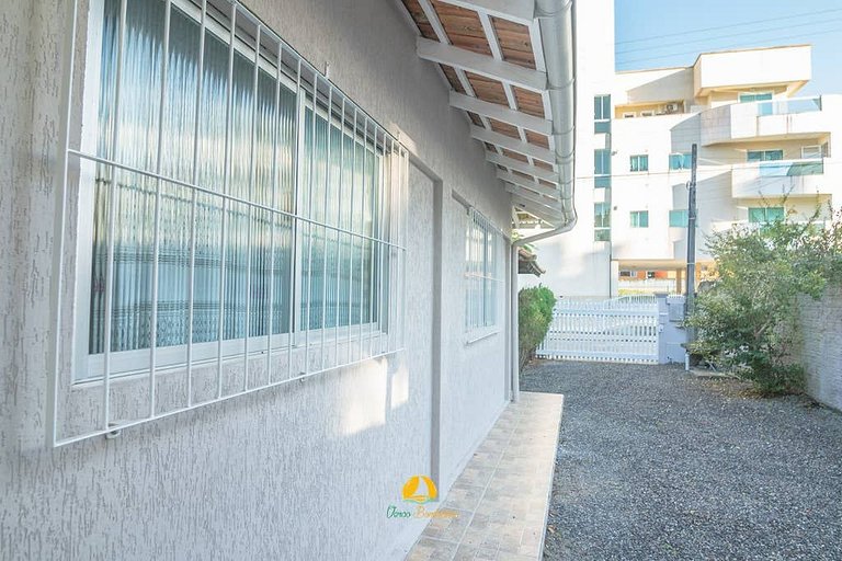Excelente casa em Bombinhas á 200mts do mar - WIFI