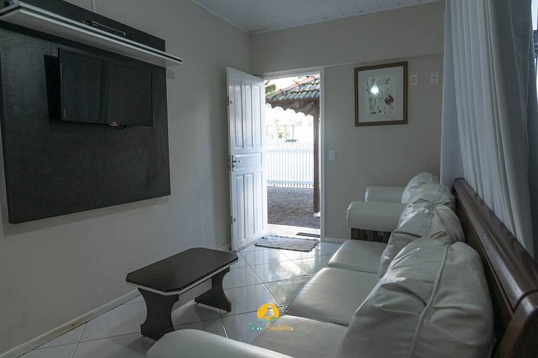 Linda casa em Bombinhas á 200MTS do MAR - WIFI