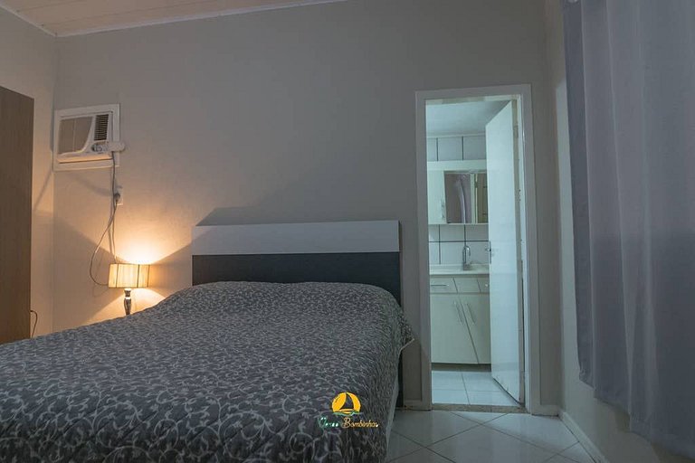 Linda casa em Bombinhas á 200MTS do MAR - WIFI