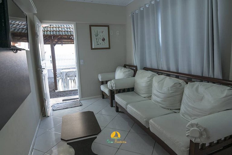 Linda casa em Bombinhas á 200MTS do MAR