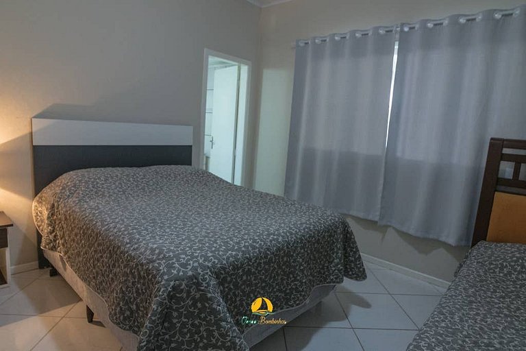 Linda casa em Bombinhas á 200MTS do MAR - WIFI