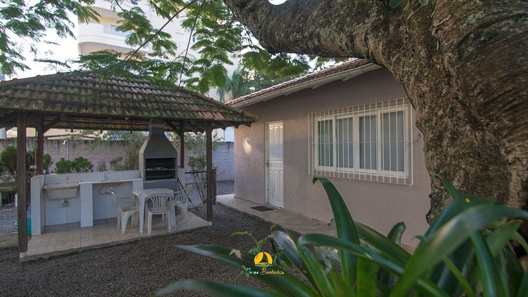 Excelente casa em Bombinhas á 200mts do mar - WIFI