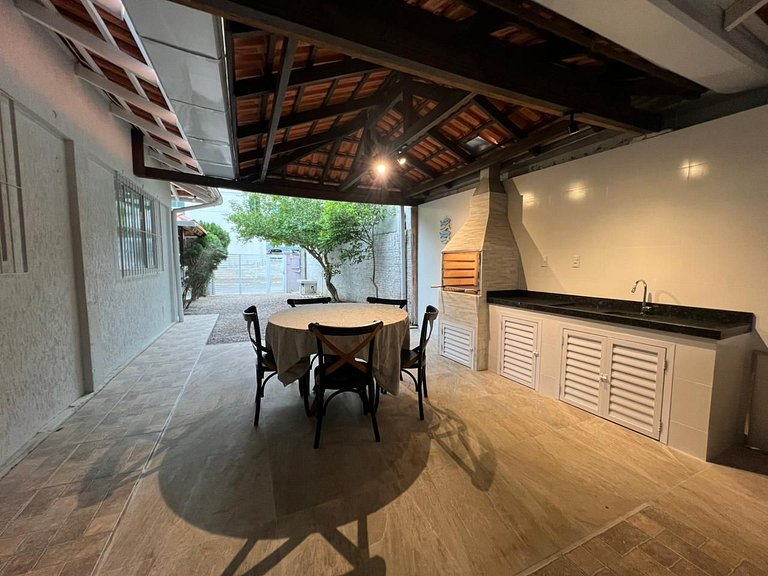 Excelente casa em Bombinhas á 200mts do MAR