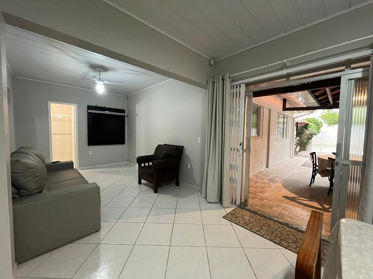 Excelente casa em Bombinhas á 200mts do MAR