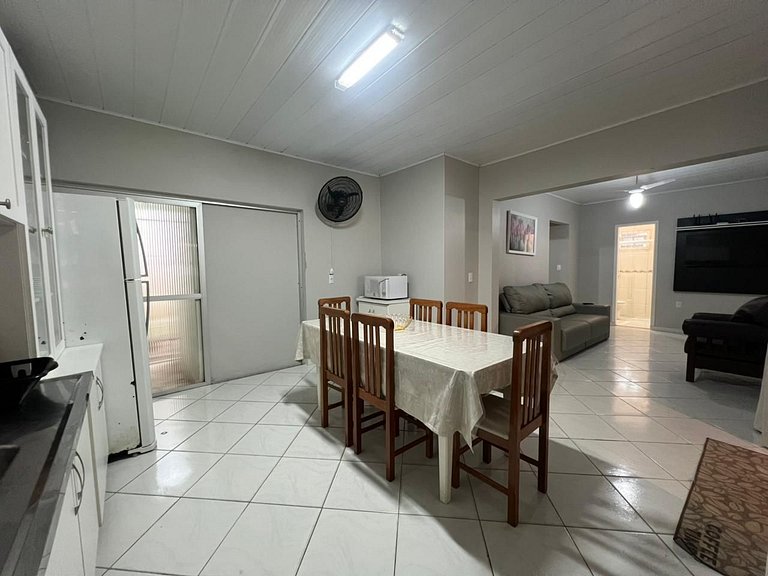 Excelente casa em Bombinhas á 200mts do MAR