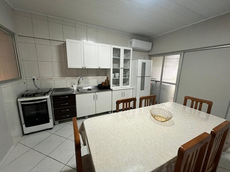 Excelente casa em Bombinhas á 200mts do MAR