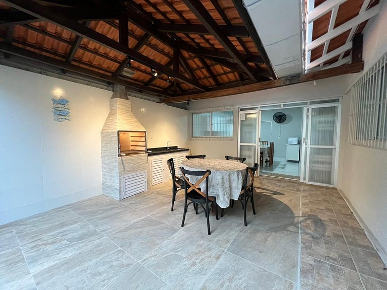 Excelente casa em Bombinhas á 200mts do MAR