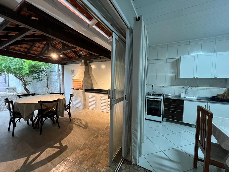 Excelente casa em Bombinhas á 200mts do MAR