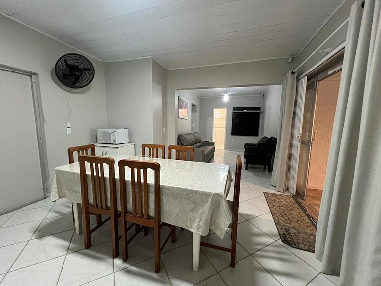 Excelente casa em Bombinhas á 200mts do MAR