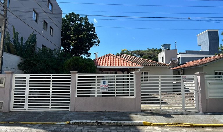 Excelente casa em Bombinhas á 200mts do MAR