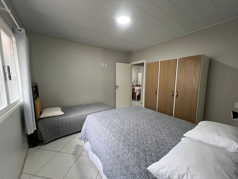 Linda casa em Bombinhas á 200MTS do MAR