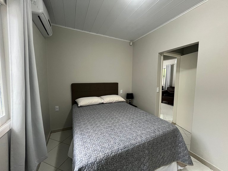 Linda casa em Bombinhas á 200MTS do MAR