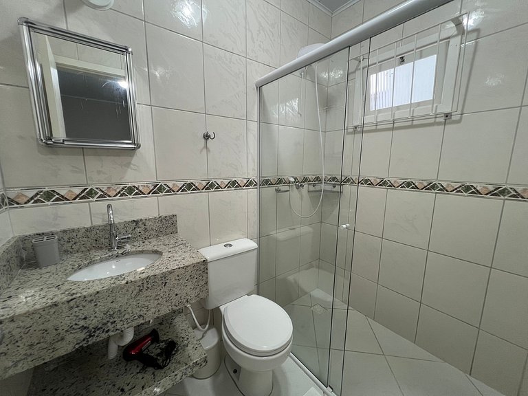 Linda casa em Bombinhas á 200MTS do MAR