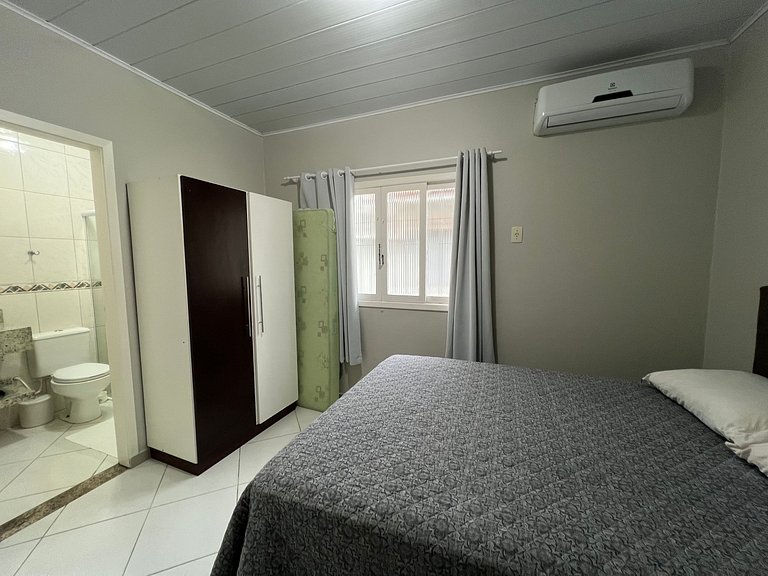 Linda casa em Bombinhas á 200MTS do MAR