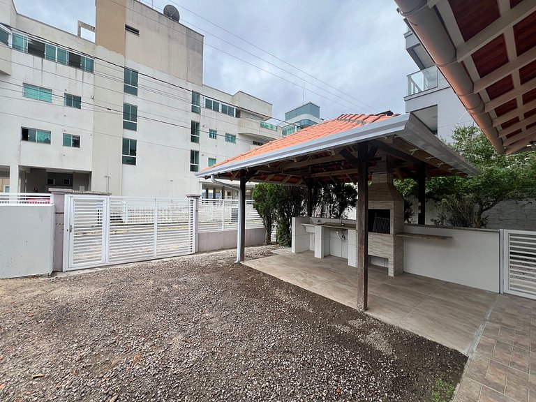 Linda casa em Bombinhas á 200MTS do MAR