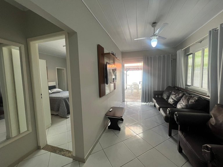 Linda casa em Bombinhas á 200MTS do MAR