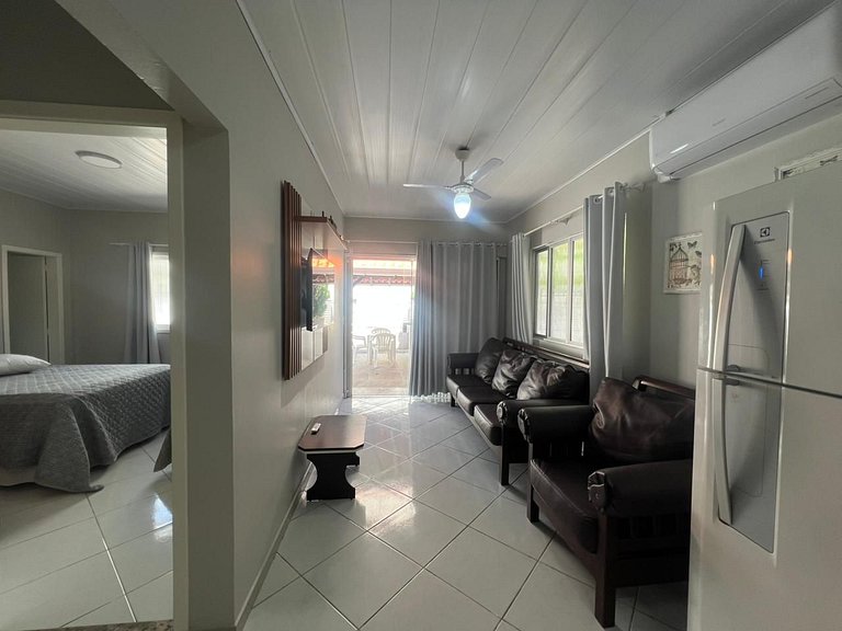 Linda casa em Bombinhas á 200MTS do MAR