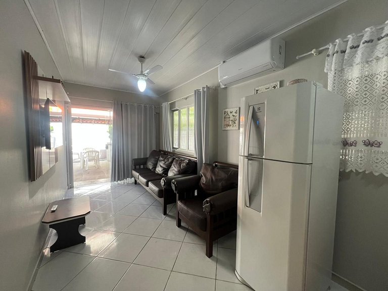 Linda casa em Bombinhas á 200MTS do MAR