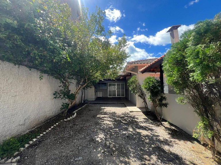 Excelente casa em Bombinhas á 200mts do MAR