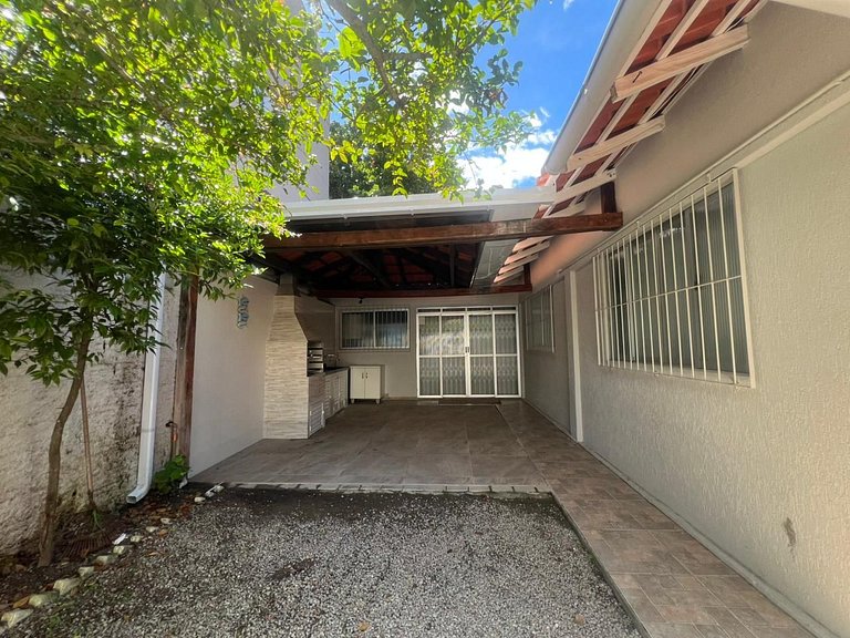 Excelente casa em Bombinhas á 200mts do MAR