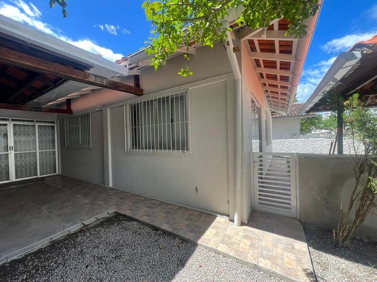 Excelente casa em Bombinhas á 200mts do MAR