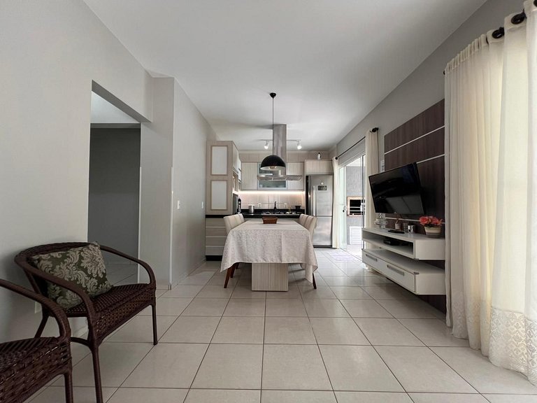 Linda Casa de 03 dormitórios, para até 8 pessoas