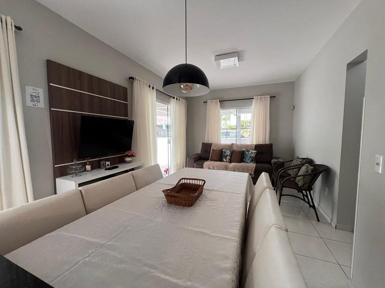 Linda Casa de 03 dormitórios, para até 8 pessoas